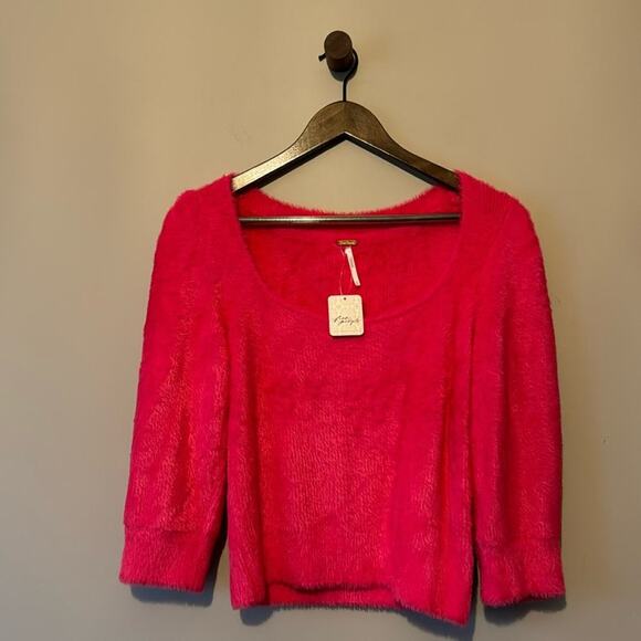 FREE PEOPLE MOONBEAM FLUFFY SWEATER SIZE MEDIUM RASPBERRY POP HOT PINK - Picture 1 of 3